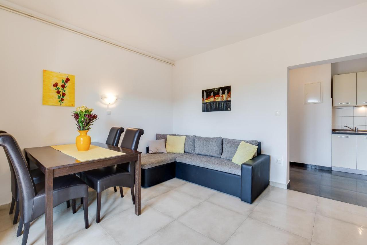 Juric Apartments-Rab Palit Eksteriør bilde